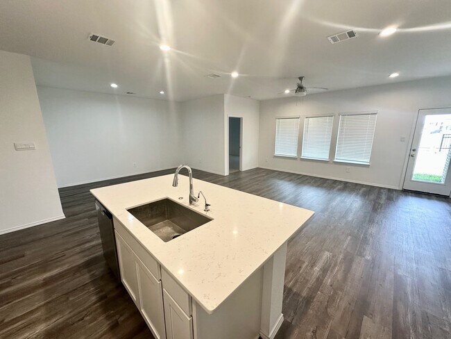 Building Photo - 4985 Almond Ter Dr