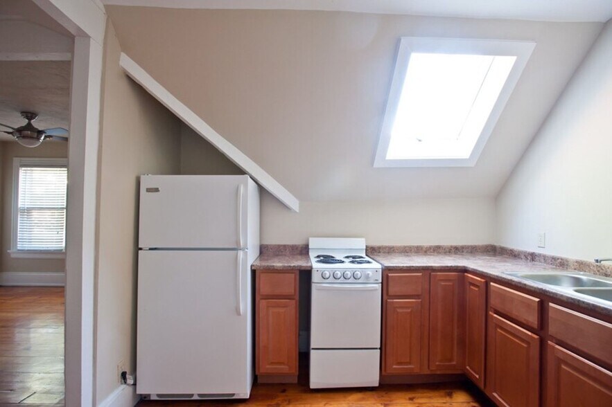 Building Photo - 2214 E Ivanhoe Pl