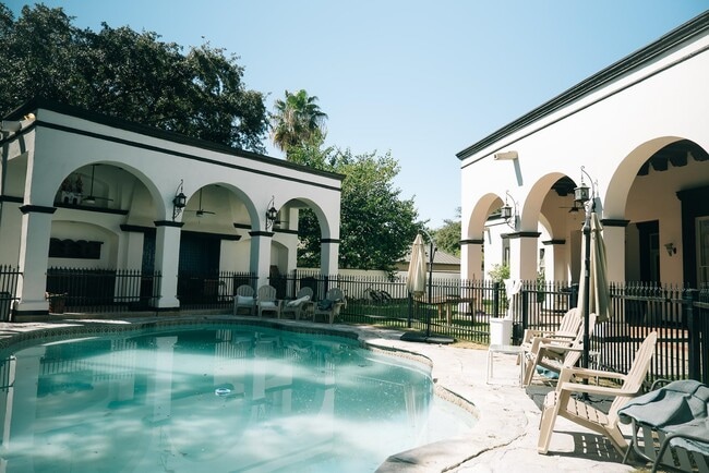 Building Photo - 415 Merlin Rd