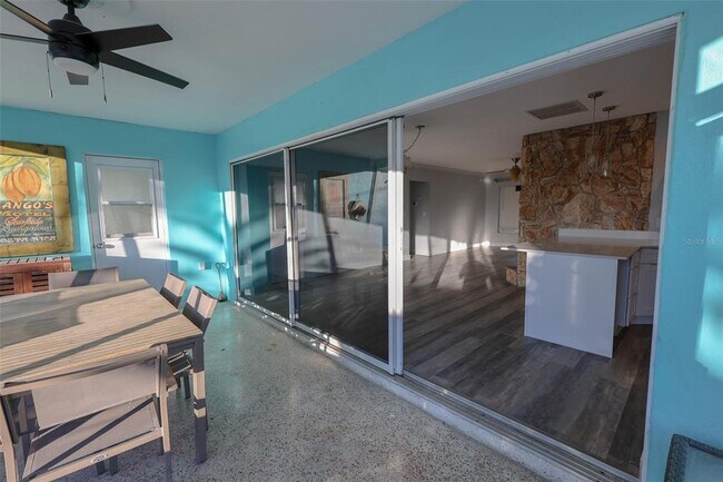 Building Photo - 10136 Paradise Blvd