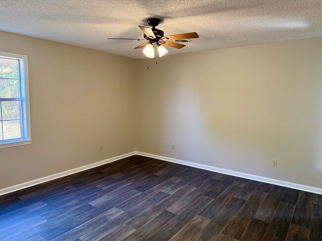 Building Photo - 2870 Walsh Rd