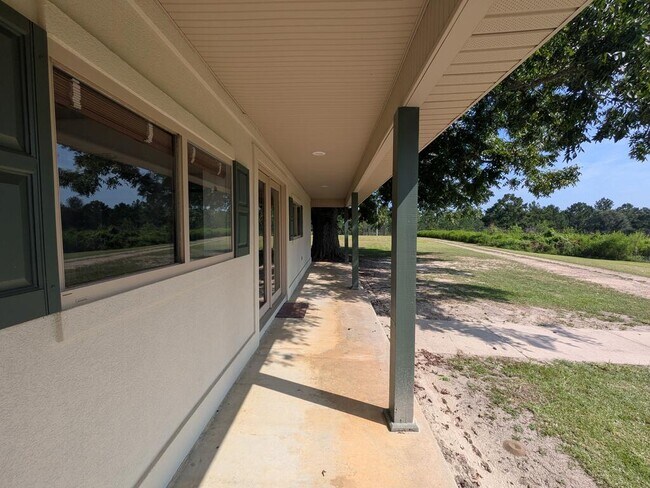 Building Photo - 743 Old Quitman Rd