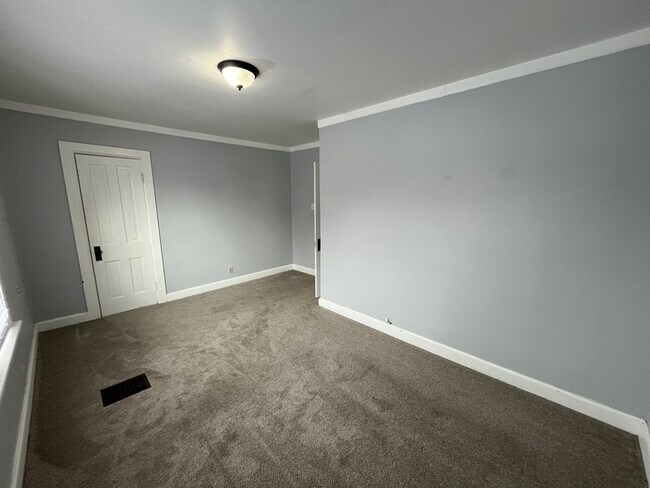 Building Photo - 713 N 5th St