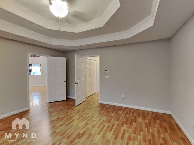 Building Photo - 540 Washington Dr