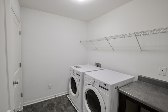 Building Photo - 7446 Hartsfield Dr