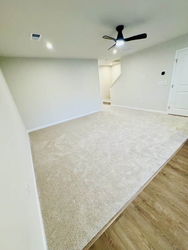 Building Photo - 405 Myrtle Mdws Dr