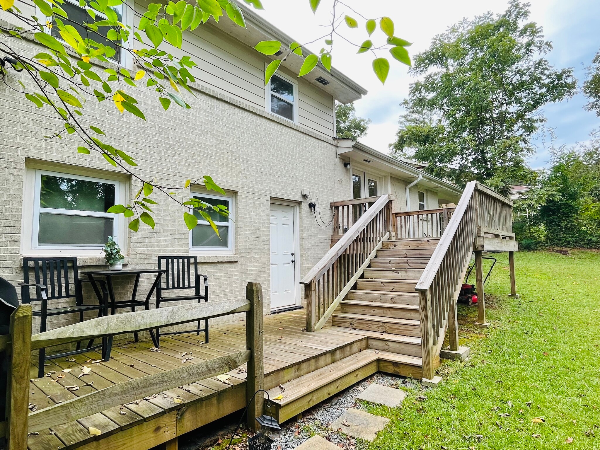 Building Photo - 2270 Miriam Ln