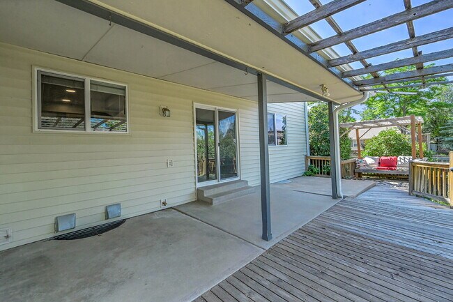 Building Photo - $2,895 - 3 Bed, 2.5 Bath Home with Central...