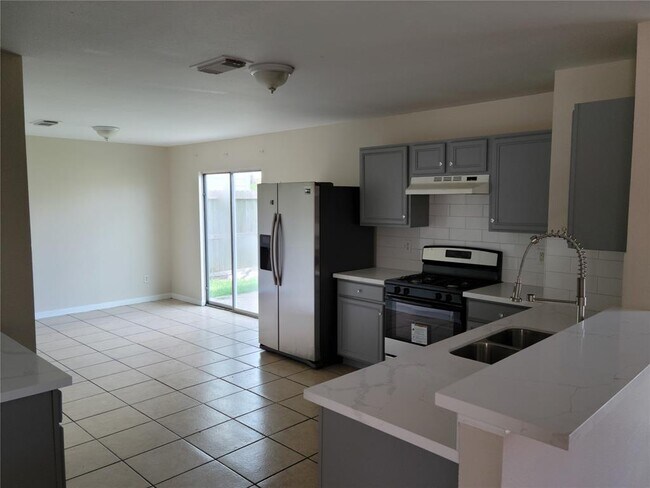 Building Photo - 7915 Summerfern Ct