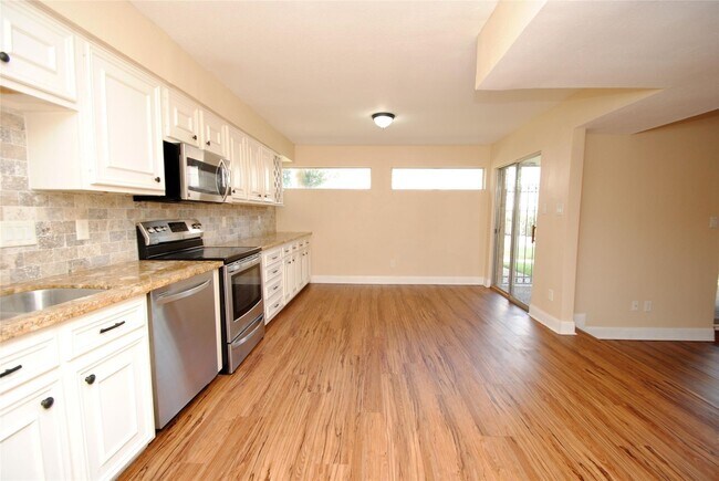 Building Photo - 738 Country Pl Dr