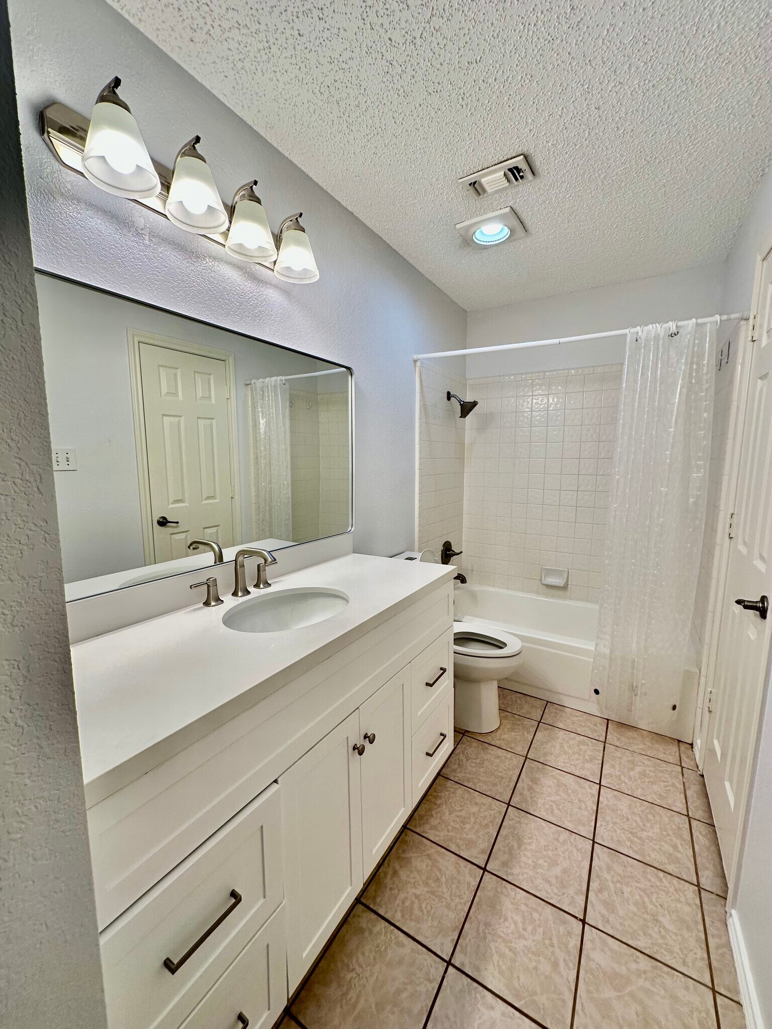 Building Photo - 1301 Royal Palm Ln