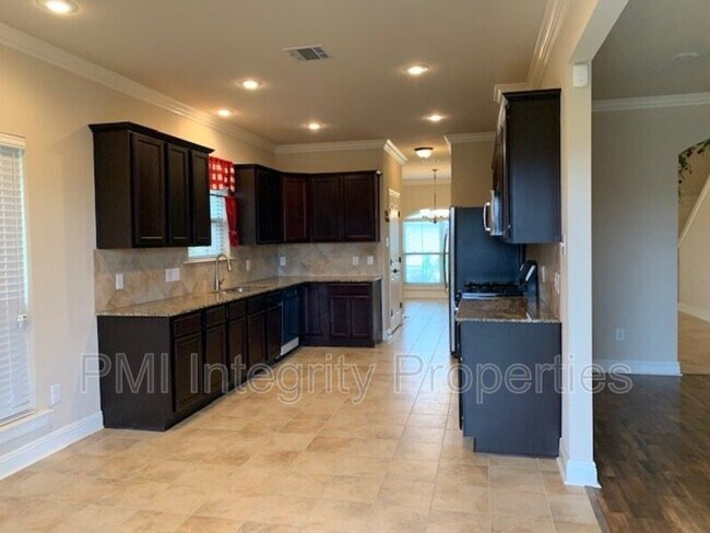 Building Photo - 315 Forest Grove Dr