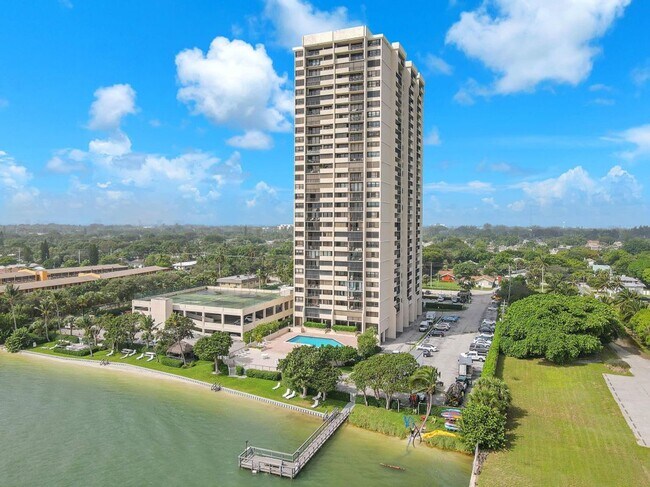 Building Photo - 5600 N Flagler Dr