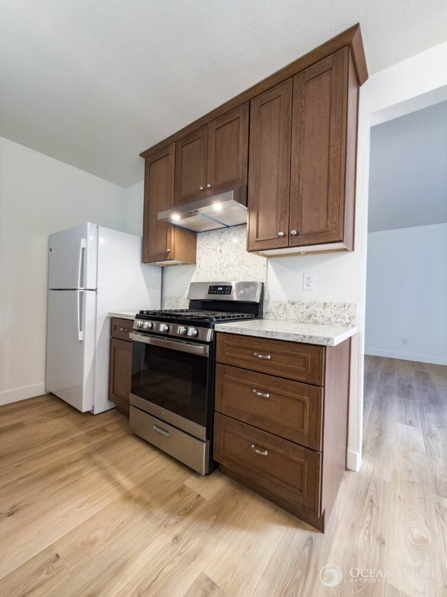 Building Photo - Newly Remodeled 2 Bedroom Apartment for Rent in Midtown Ventura!