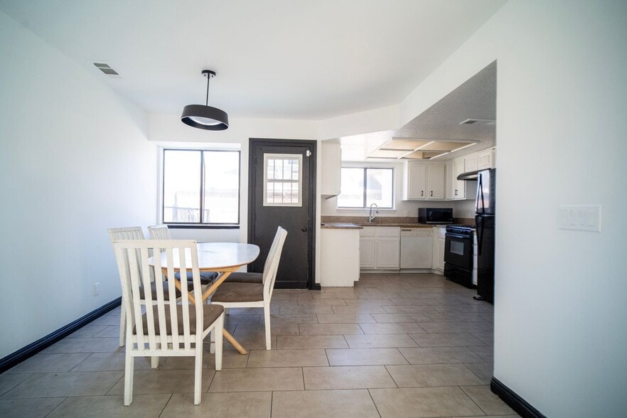 Building Photo - 837 Sunrise Ct