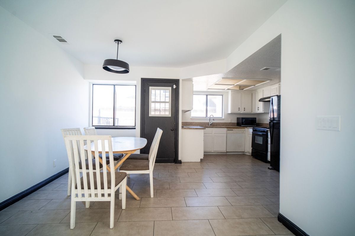 Building Photo - 837 Sunrise Ct