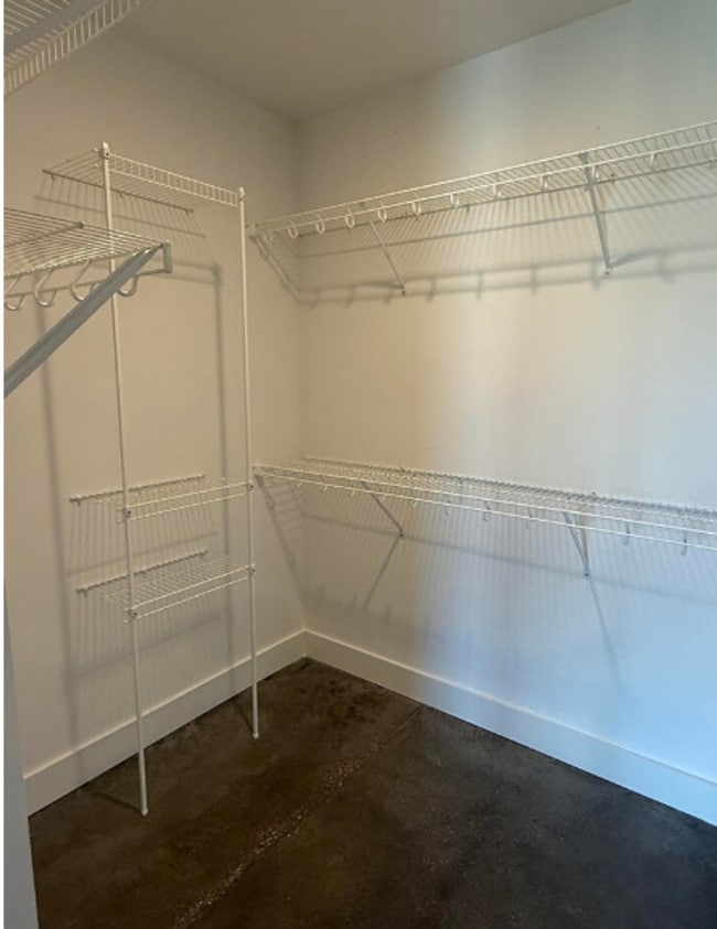 Building Photo - The Icon - Suite 305