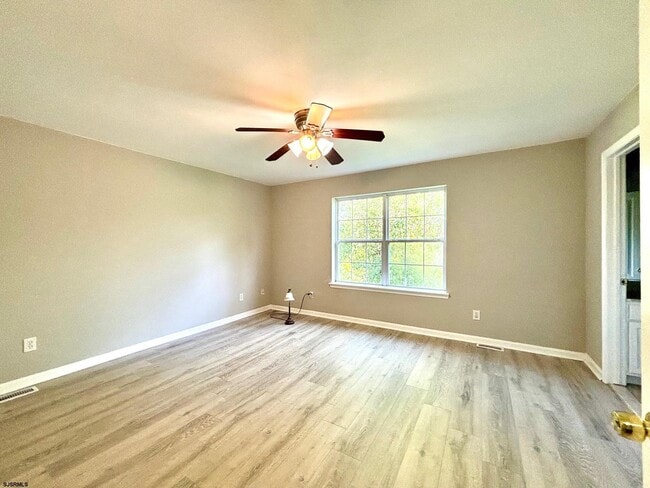 Building Photo - 27 Oyster Bay