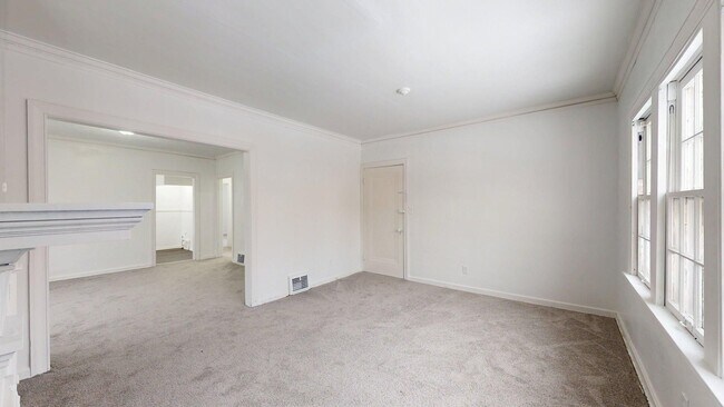 Building Photo - 3863 E 154th St