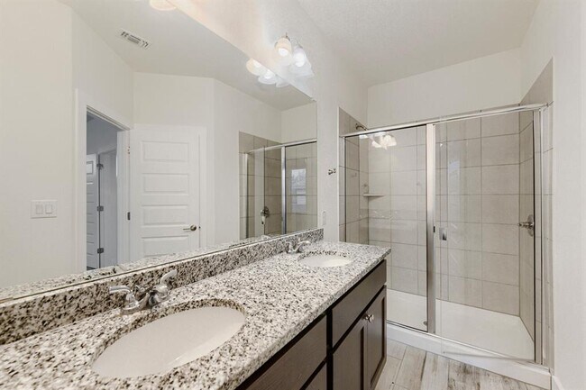 Building Photo - 401 Parkline Dr