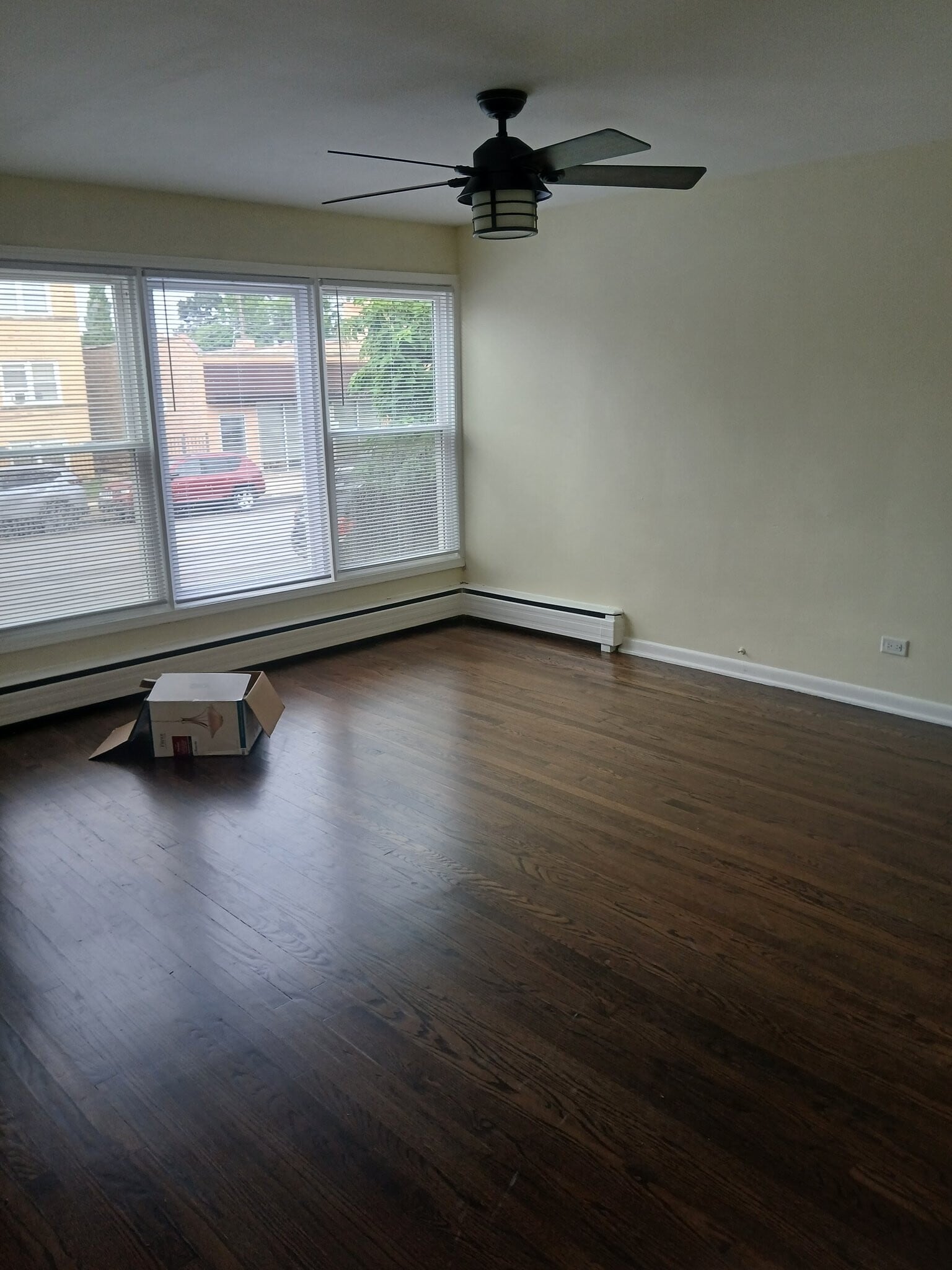 Building Photo - 6949 W Diversey Ave