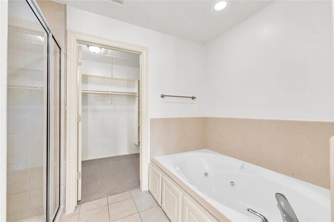 Building Photo - 536 N Tennyson Ln