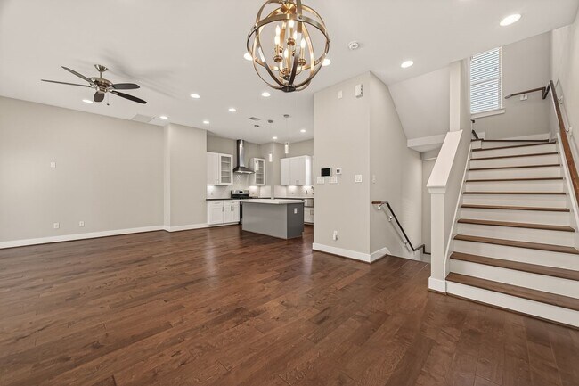 Building Photo - 2010 St Charles St