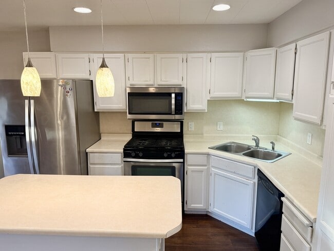 Building Photo - 7428 S 700 E