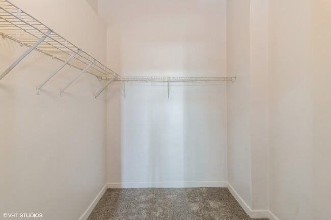 Building Photo - 1224 W Van Buren St