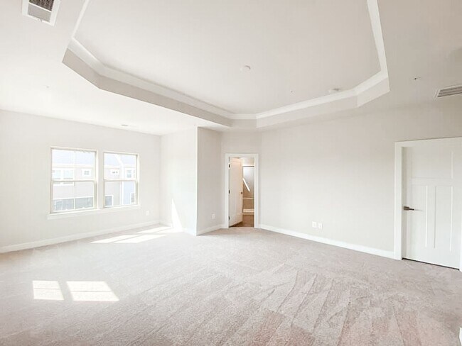 Building Photo - Immaculate & Stunning 3 Bedroom 2.5 Bathroom Brick, End-Unit Condo Style Townhome In Luxurious An...