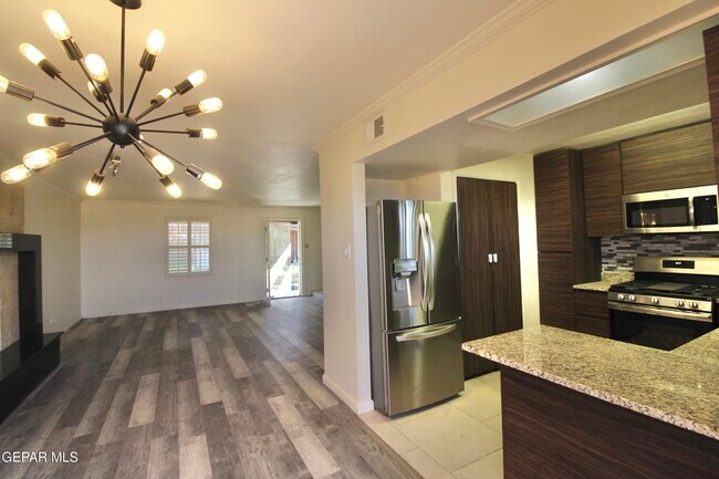 Building Photo - 350 Thunderbird Dr
