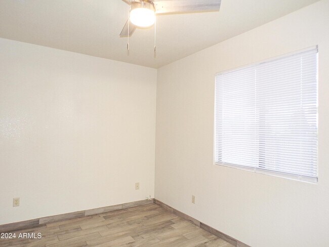 Building Photo - 4406 Buena Loma Way