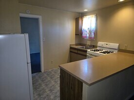 Building Photo - 150 Forest Ave