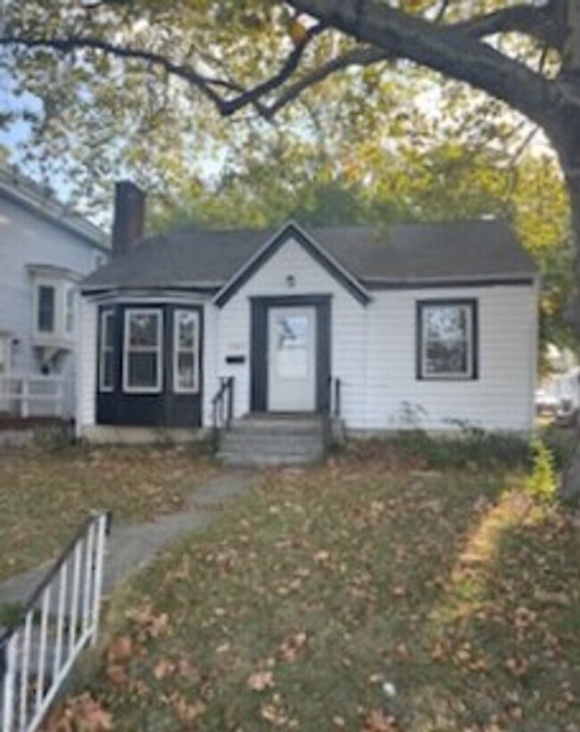 Building Photo - BELOW MARKET RENT!