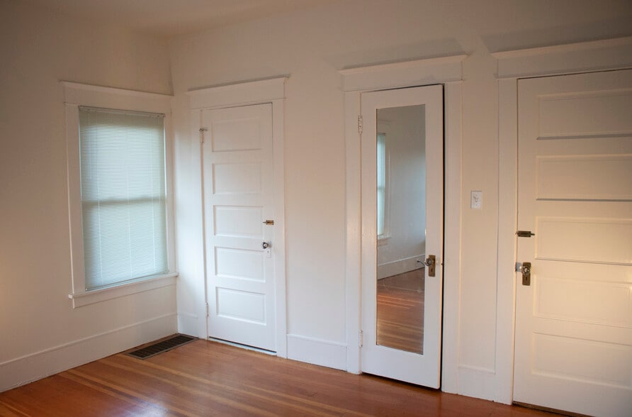 Building Photo - 2905 SW 4th Ave