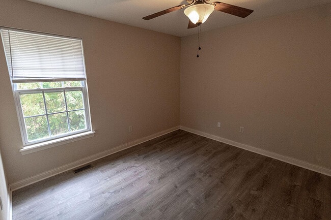 Building Photo - 4614 Dehaven Dr