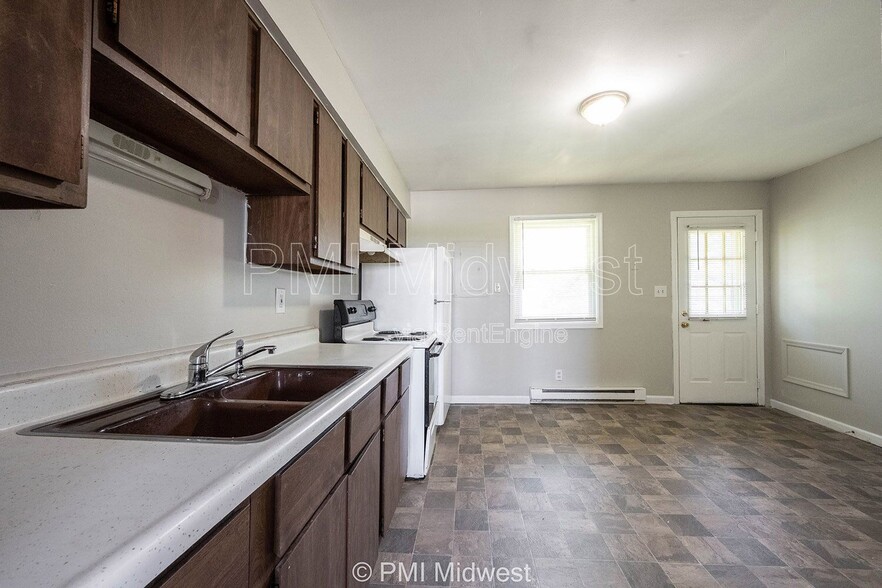 Building Photo - 4881 300W