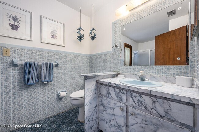 Building Photo - 419 St Georges Ct