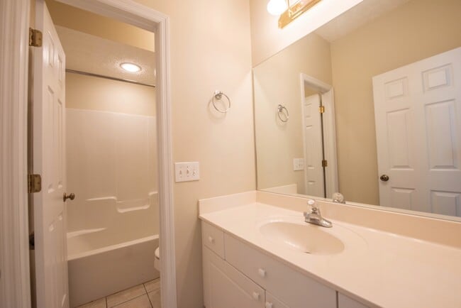 Building Photo - 1613 Over Cup Cir