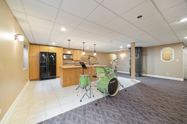 Building Photo - 408 N White Deer Trail