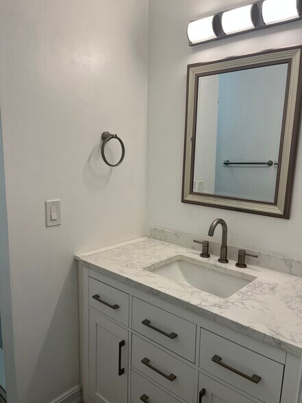 Building Photo - 6180 Olympic Ct