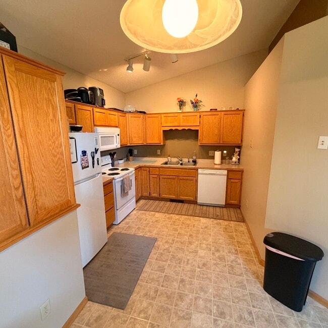 Building Photo - 9205 Orchard Cir