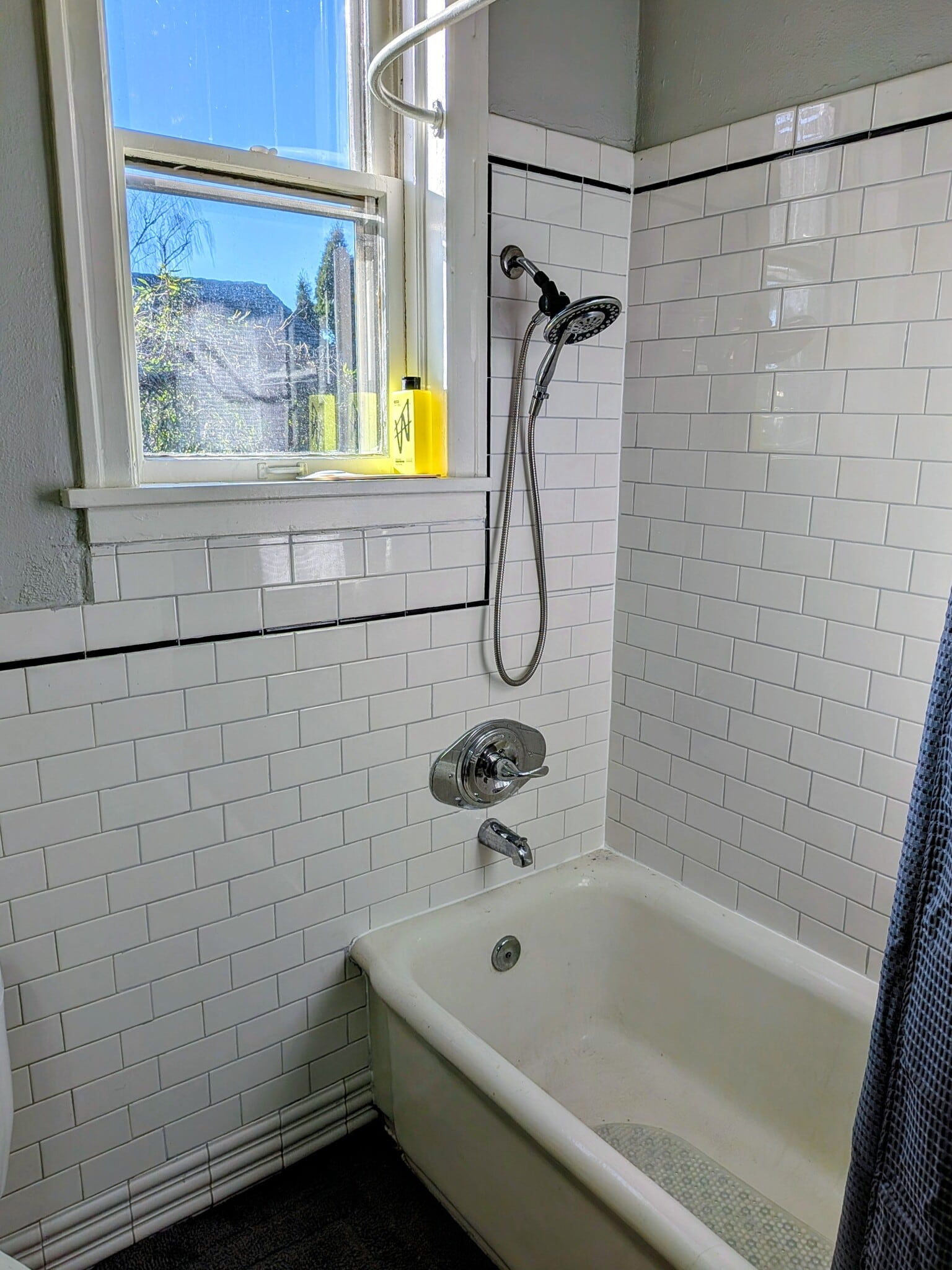 Building Photo - 713 SE 27th Ave