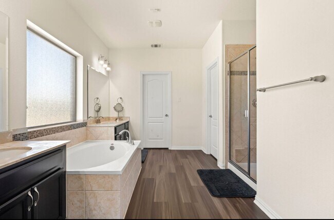 Building Photo - 2425 Millbrook Loop