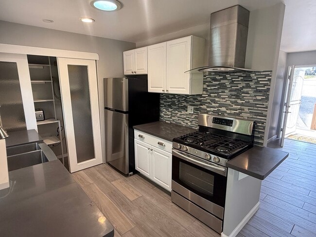 Building Photo - Fully Renovated 1-Bedroom Duplex with Large Outdoor Patio in Martinez