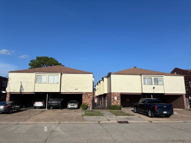 Building Photo - 2309 Giuffrias Ave