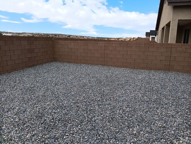 Building Photo - Beautiful 3 bedroom, 2 bathroom home in Rio Rancho, NM! Showings available!