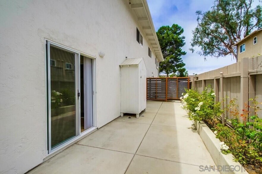 Building Photo - 1845 N Vulcan Ave