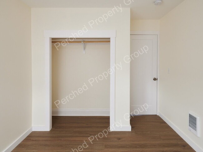 Building Photo - 7134 N Amherst St