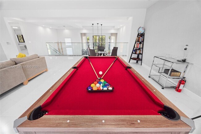 Building Photo - 513 Palm Dr